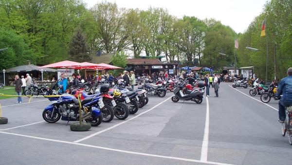 Ausfahrt zum Bikertreffen