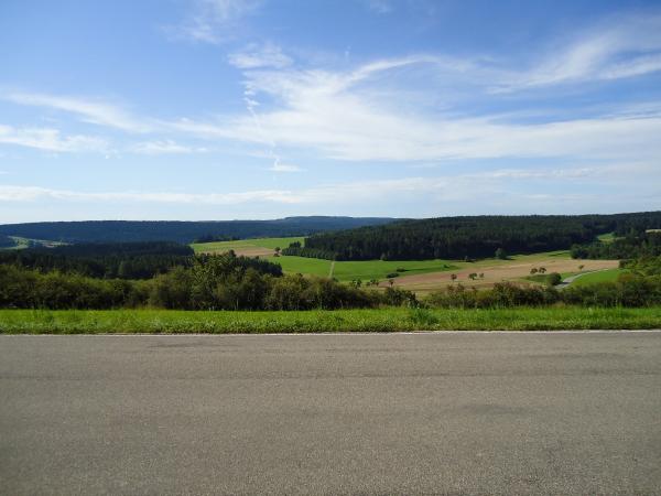 1200 DSC01235

Blick von Oberschwandorf Richtung Sden.
Kaiserwetter.