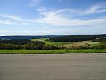 1200 DSC01235 
 
Blick von Oberschwandorf Richtung Sden. 
Kaiserwetter.