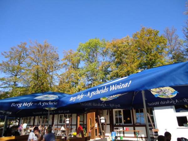 Biergarten bei der baerenhoehle