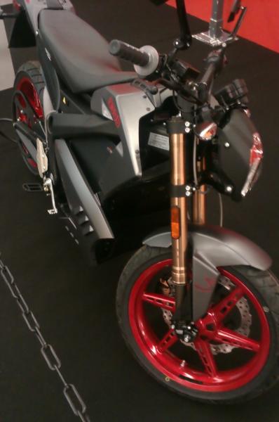 mal ein Elektromoped was nicht so
komisch aussieht
