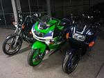 Meine Bikes in der Garage. Links nach rechts: Suzuki GS 400 L, Kawasaki ZX-9R, Kawasaki ZZR 600