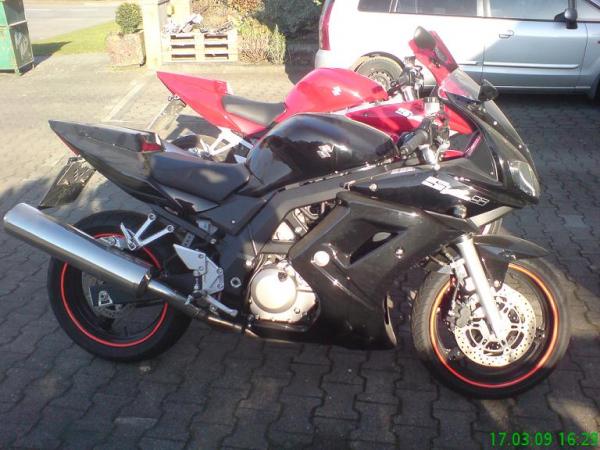 SV  650S - schwarz
SV 1000S - rot